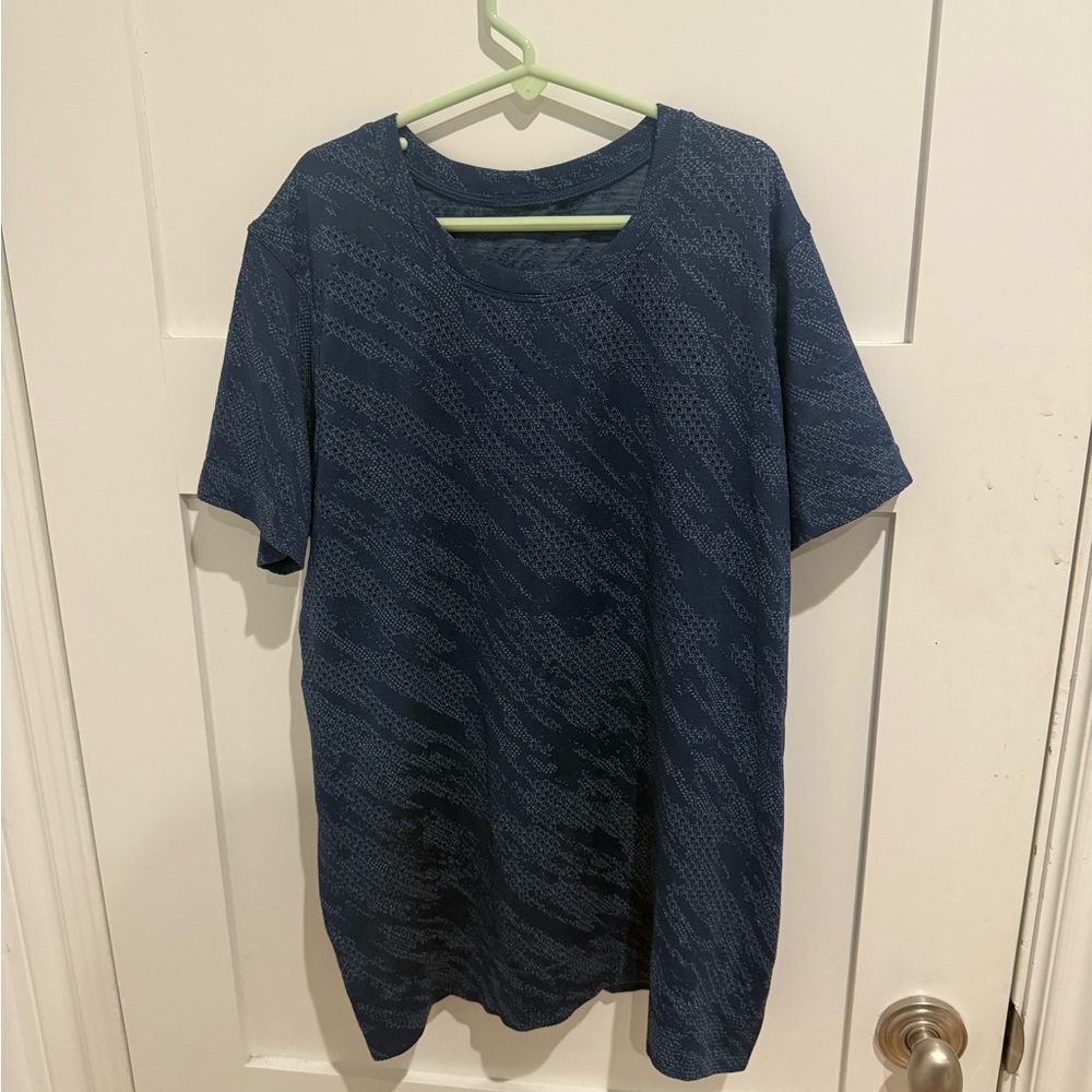 Women’s Lululemonn Shirt (relaxed fit)